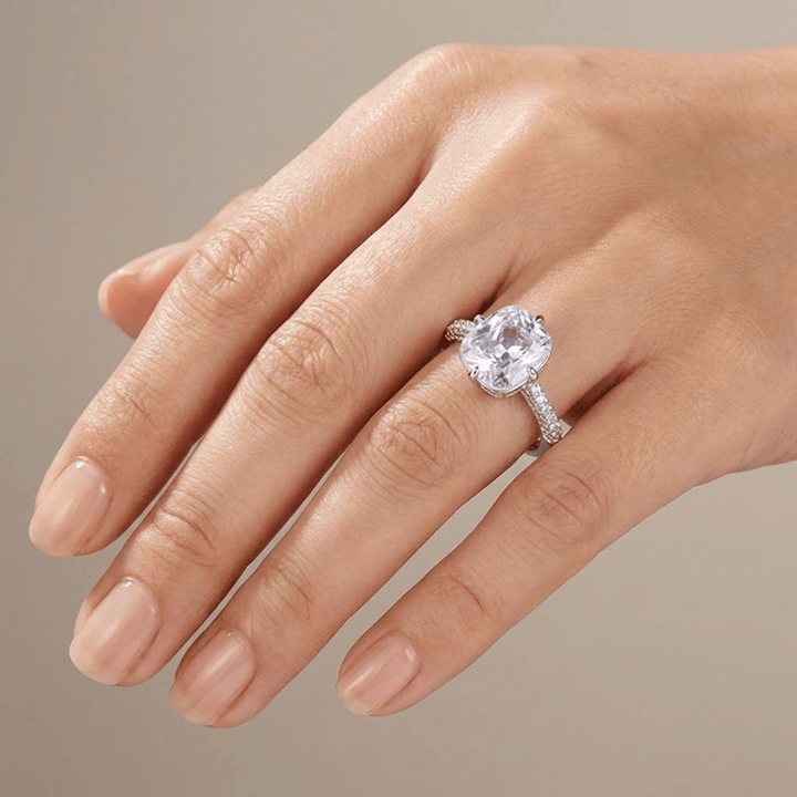 OVAL ZIRCONIA WHITE GOLD ELEGANT RING