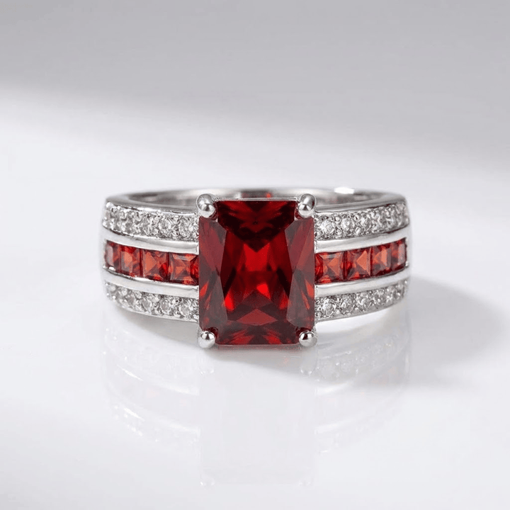 GEMSTONE VINTAGE RING