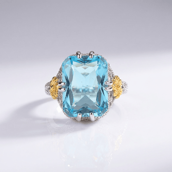 GOLD AQUAMARINE VINTAGE RING