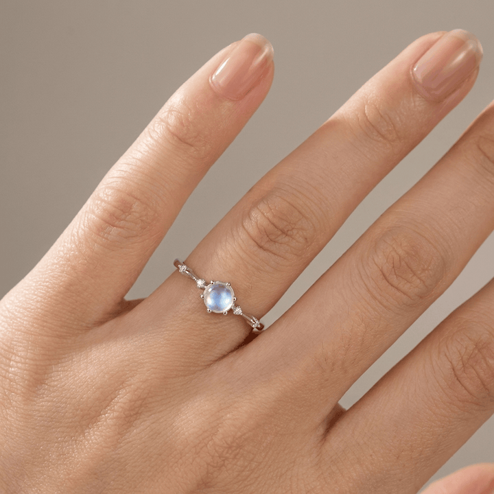 SILVER MOONSTONE VINTAGE RING - (ADJUSTABLE)