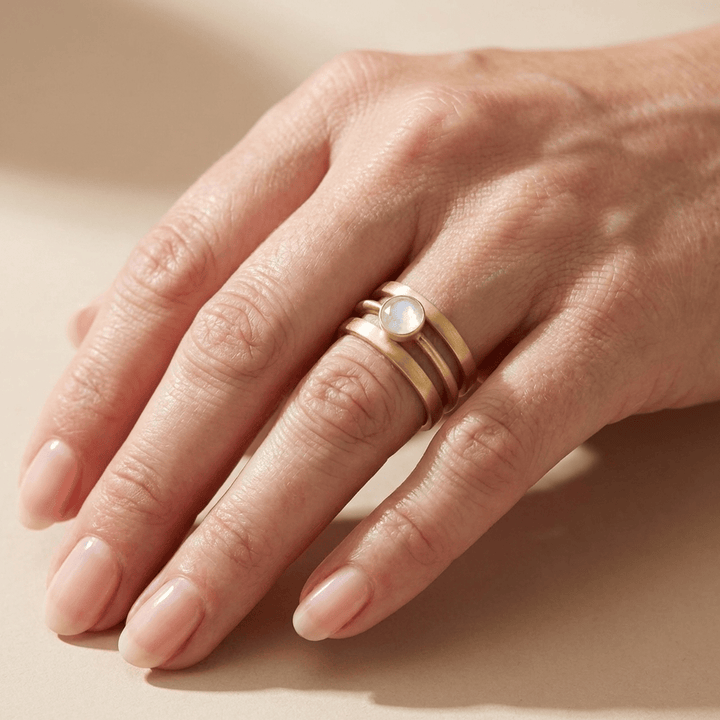 GOLD MOONSTONE BAND RING