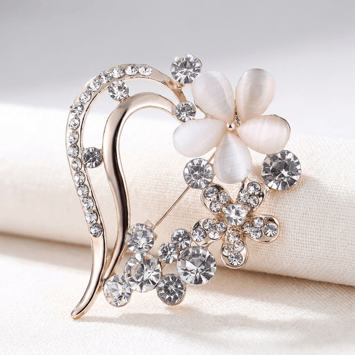 FLOWER CRYSTAL BROOCH