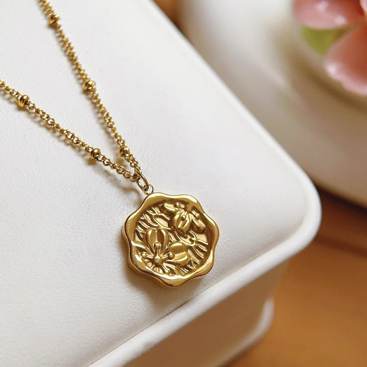 GOLD COIN PENDANT NECKLACE