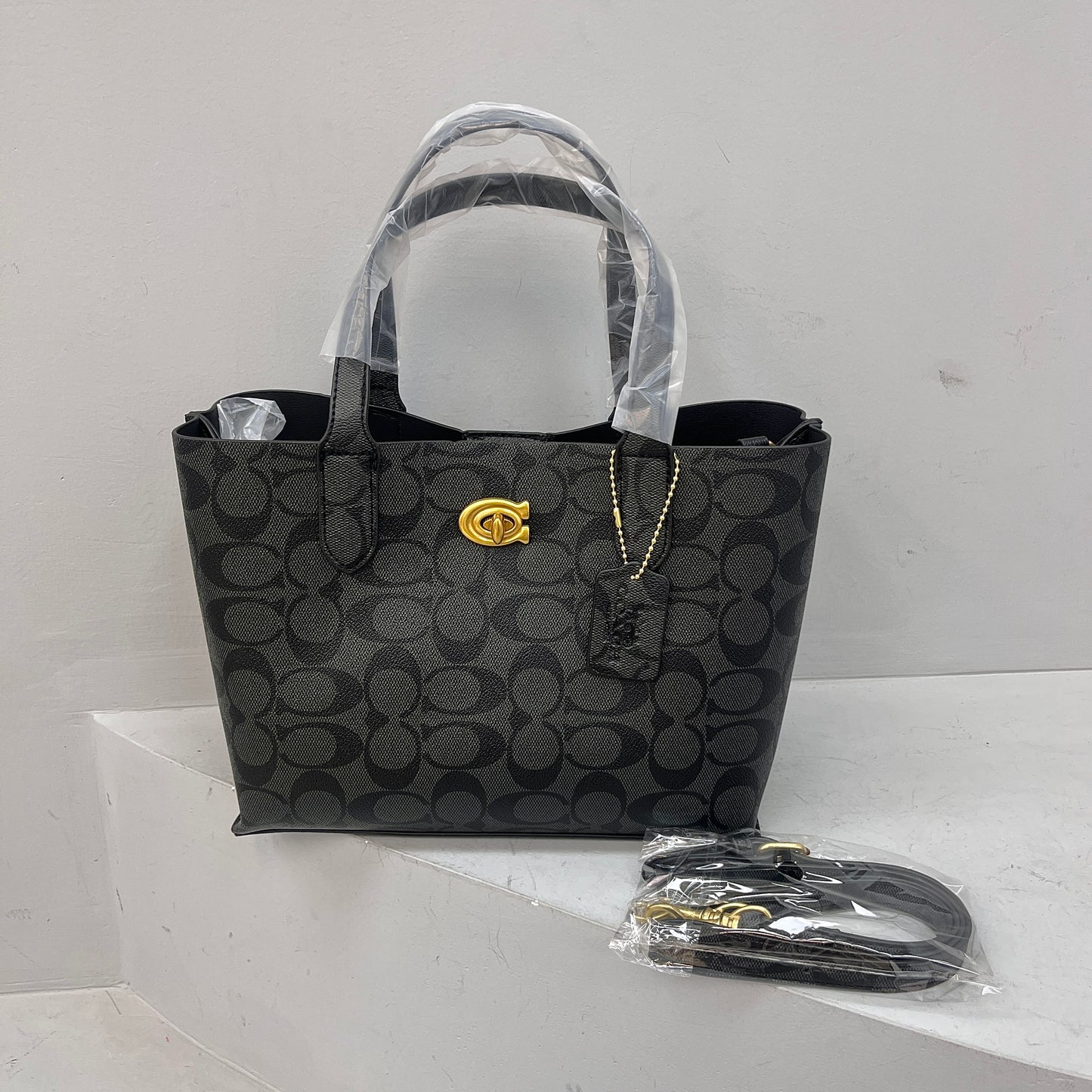 C-Tote w/ Middle Zipper