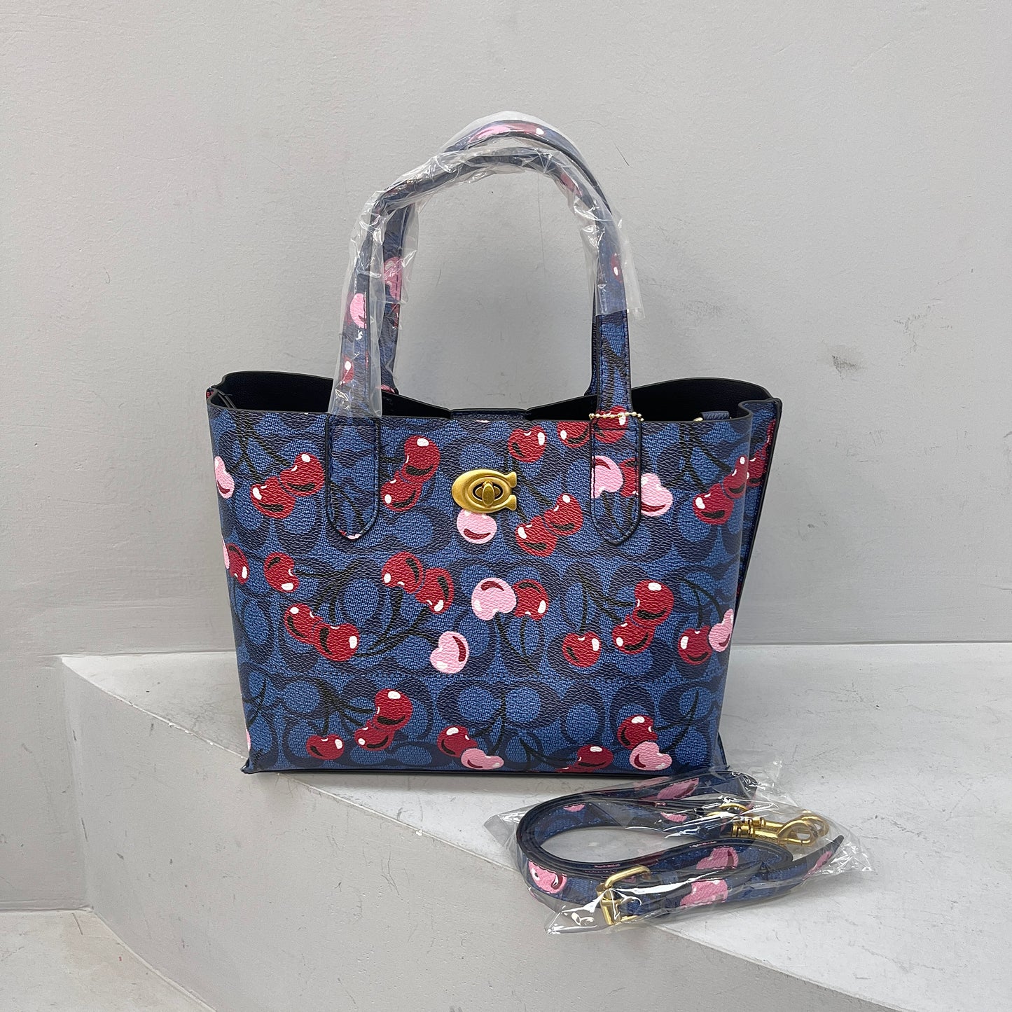 C-Tote w/ Middle Zipper