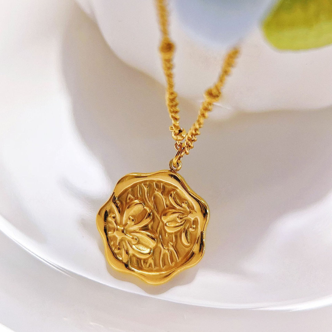 GOLD COIN PENDANT NECKLACE