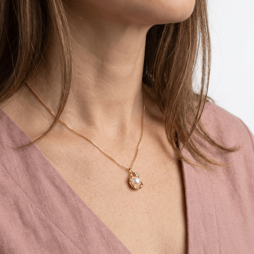 GOLD PEARL TEARDROP PENDANT NECKLACE