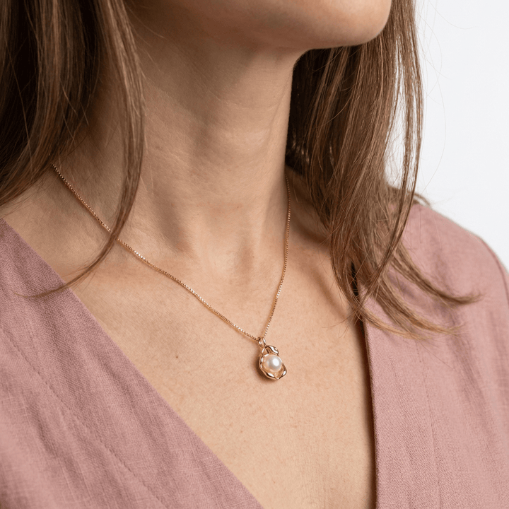 GOLD PEARL TEARDROP PENDANT NECKLACE