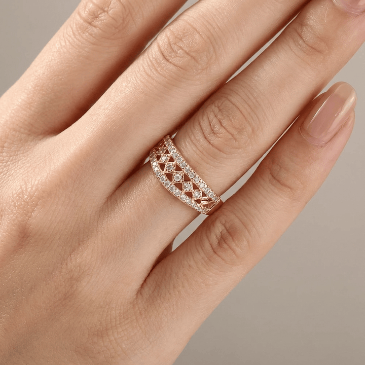 GOLD PAVE BAND RING