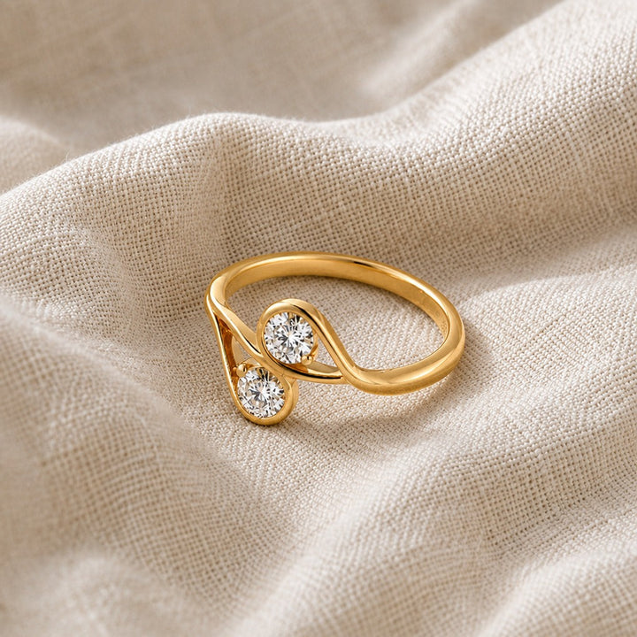 Vintage Wavy Gold Zirconia Ring