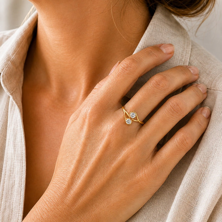 Vintage Wavy Gold Zirconia Ring
